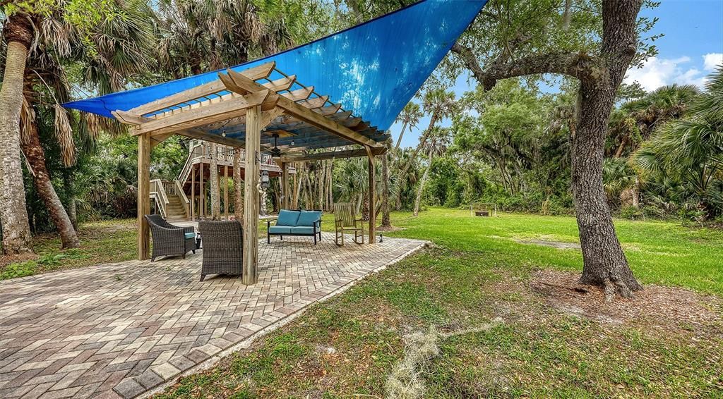 Active With Contract: $2,899,500 (5 beds, 4 baths, 4267 Square Feet)