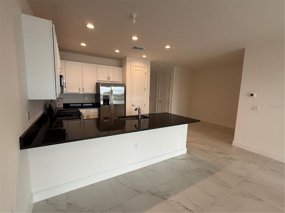 For Rent: $2,500 (2 beds, 2 baths, 1293 Square Feet)