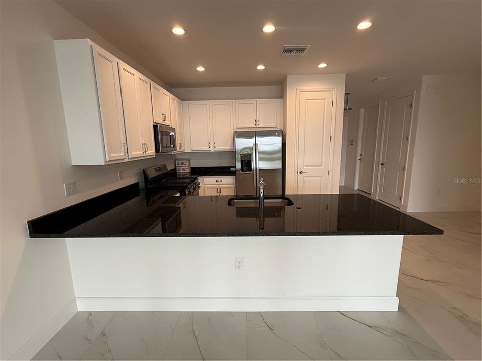 For Rent: $2,500 (2 beds, 2 baths, 1293 Square Feet)