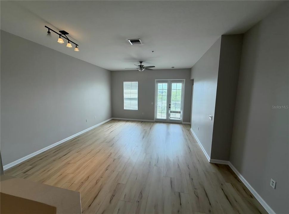 For Sale: $495,000 (3 beds, 2 baths, 1374 Square Feet)