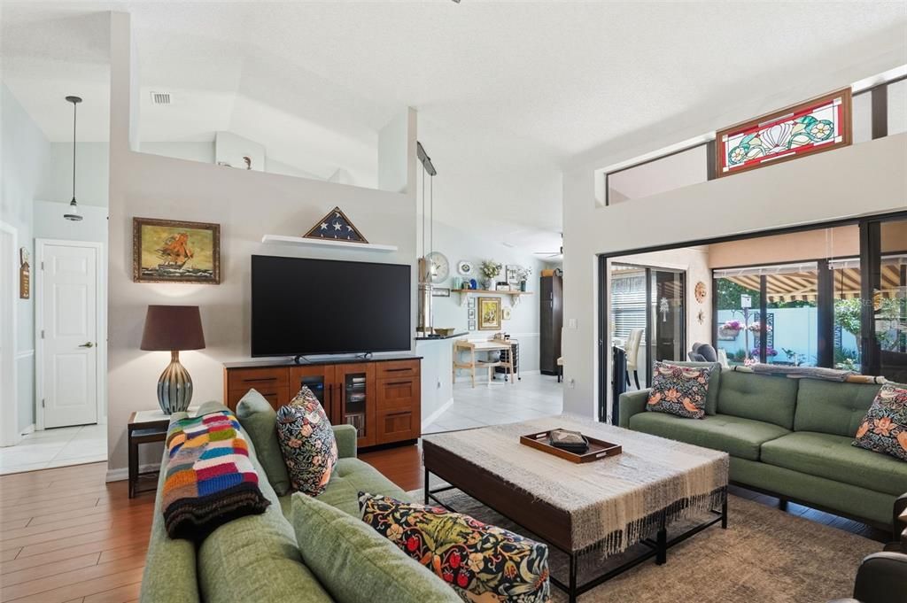Activo con contrato: $339,000 (3 camas, 2 baños, 1736 Pies cuadrados)
