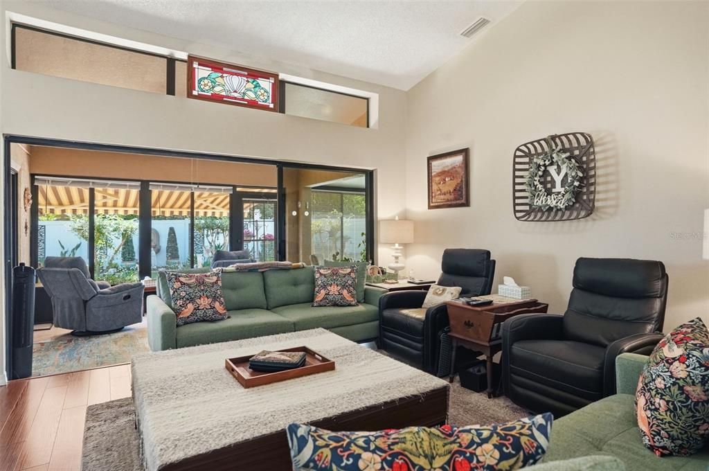 Activo con contrato: $339,000 (3 camas, 2 baños, 1736 Pies cuadrados)