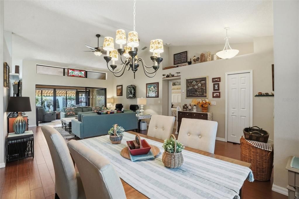 Activo con contrato: $339,000 (3 camas, 2 baños, 1736 Pies cuadrados)