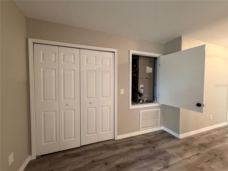 For Sale: $550,000 (6 beds, 5 baths, 3505 Square Feet)