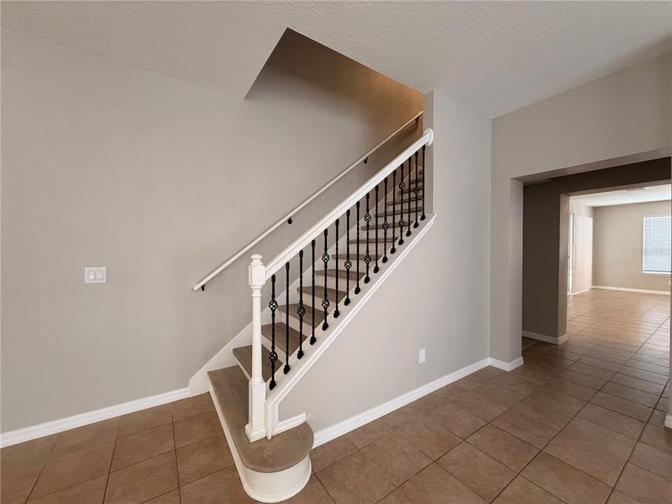 For Sale: $550,000 (6 beds, 5 baths, 3505 Square Feet)