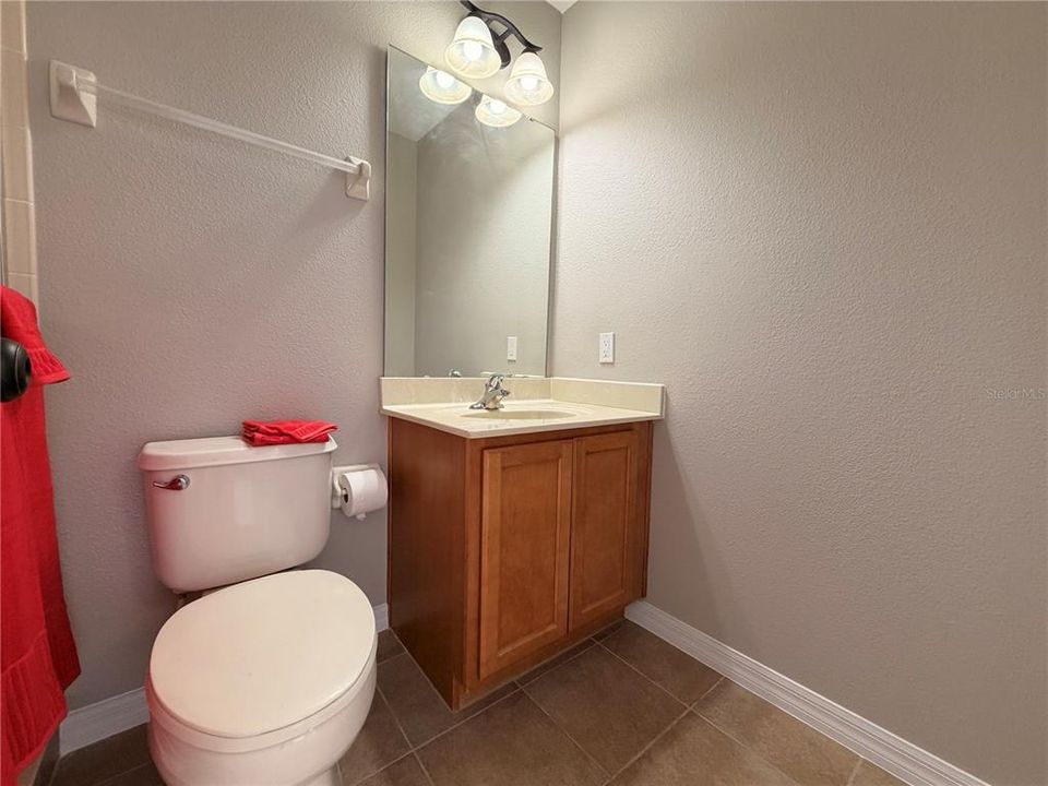 For Sale: $550,000 (6 beds, 5 baths, 3505 Square Feet)