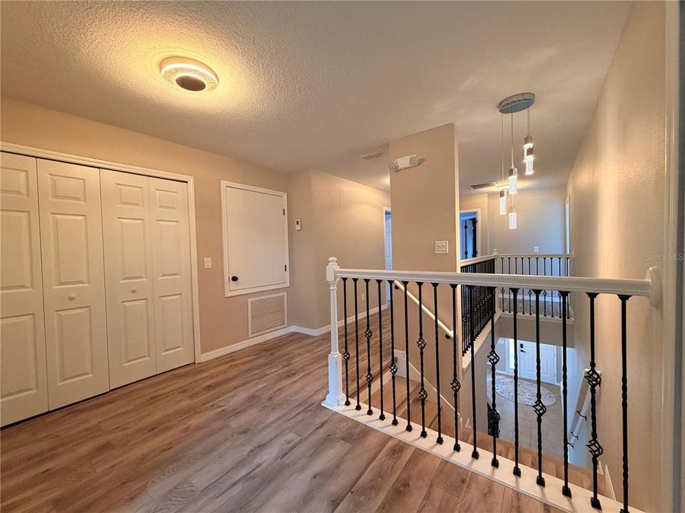 For Sale: $550,000 (6 beds, 5 baths, 3505 Square Feet)