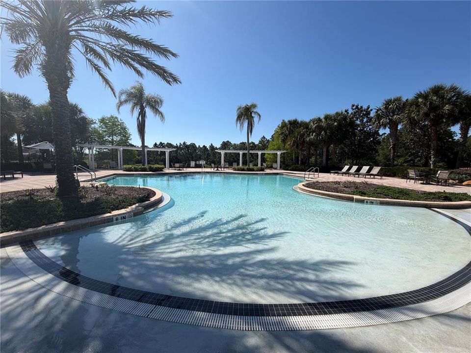 For Sale: $550,000 (6 beds, 5 baths, 3505 Square Feet)