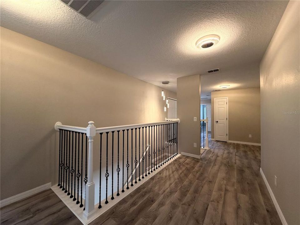 For Sale: $550,000 (6 beds, 5 baths, 3505 Square Feet)