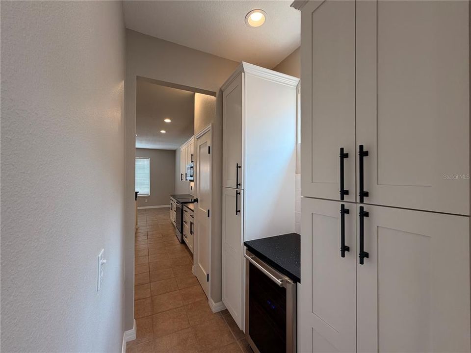 For Sale: $550,000 (6 beds, 5 baths, 3505 Square Feet)