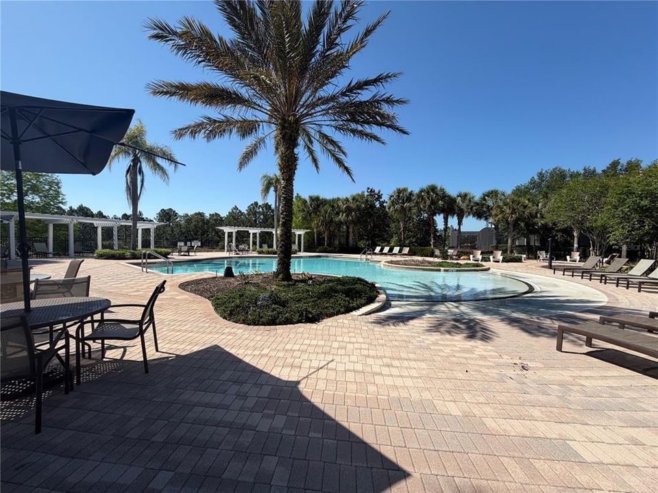 For Sale: $550,000 (6 beds, 5 baths, 3505 Square Feet)