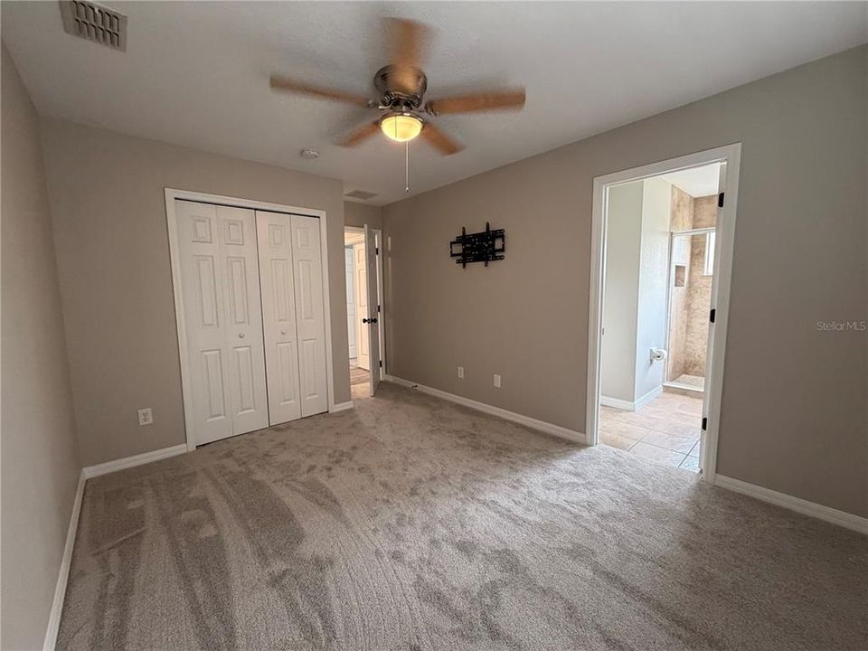 For Sale: $550,000 (6 beds, 5 baths, 3505 Square Feet)
