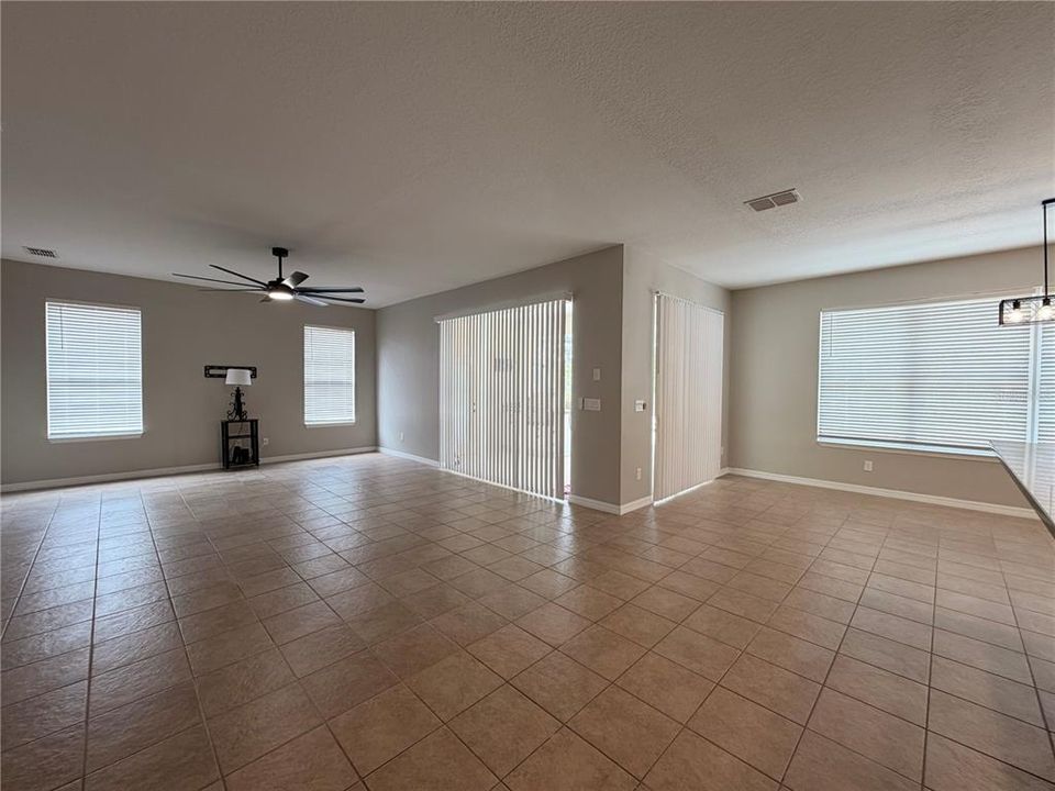 For Sale: $550,000 (6 beds, 5 baths, 3505 Square Feet)