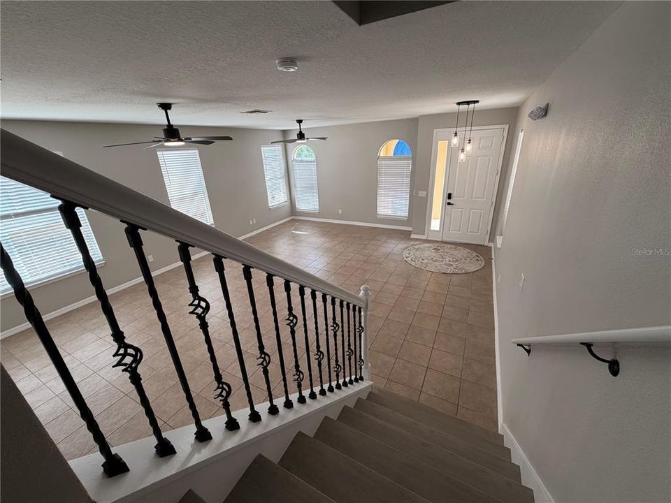 For Sale: $550,000 (6 beds, 5 baths, 3505 Square Feet)