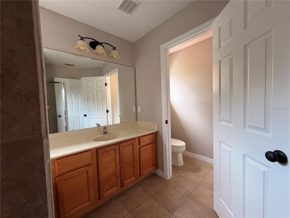 For Sale: $550,000 (6 beds, 5 baths, 3505 Square Feet)