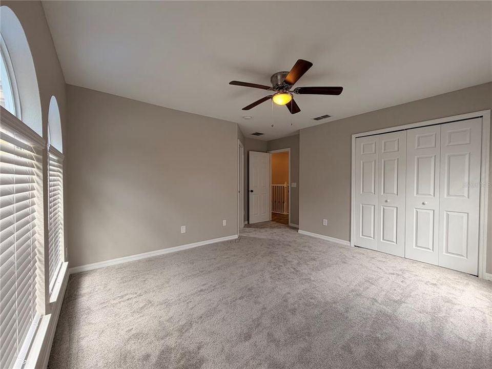 For Sale: $550,000 (6 beds, 5 baths, 3505 Square Feet)