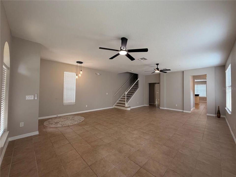 For Sale: $550,000 (6 beds, 5 baths, 3505 Square Feet)