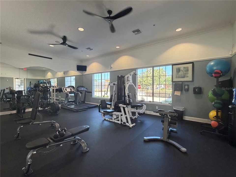 For Sale: $550,000 (6 beds, 5 baths, 3505 Square Feet)