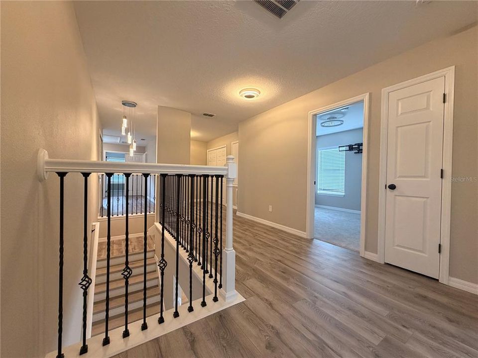 For Sale: $550,000 (6 beds, 5 baths, 3505 Square Feet)