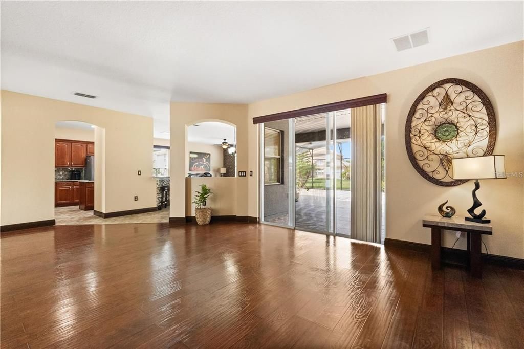 En Venta: $599,000 (6 camas, 5 baños, 3651 Pies cuadrados)