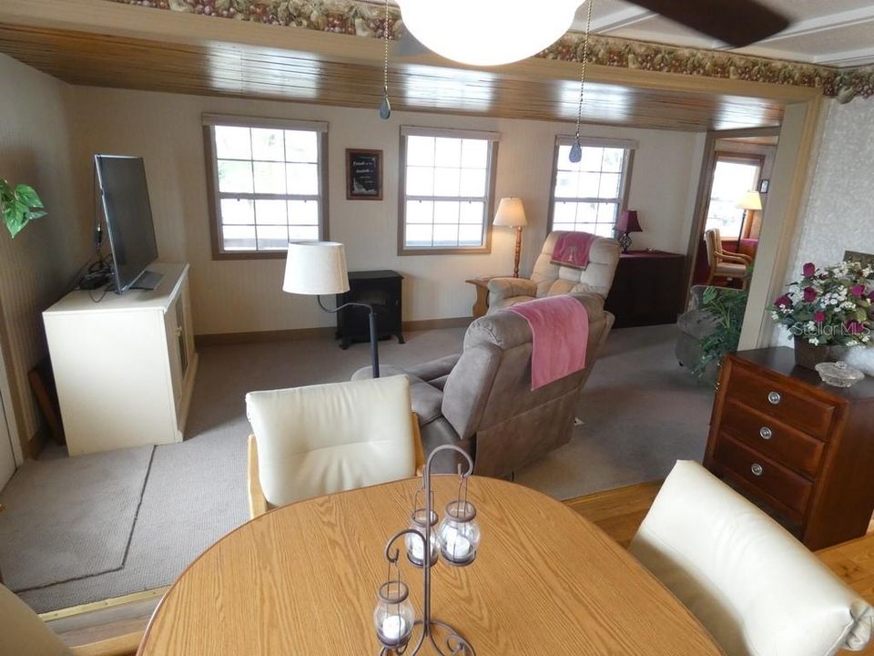 For Sale: $115,000 (2 beds, 2 baths, 792 Square Feet)