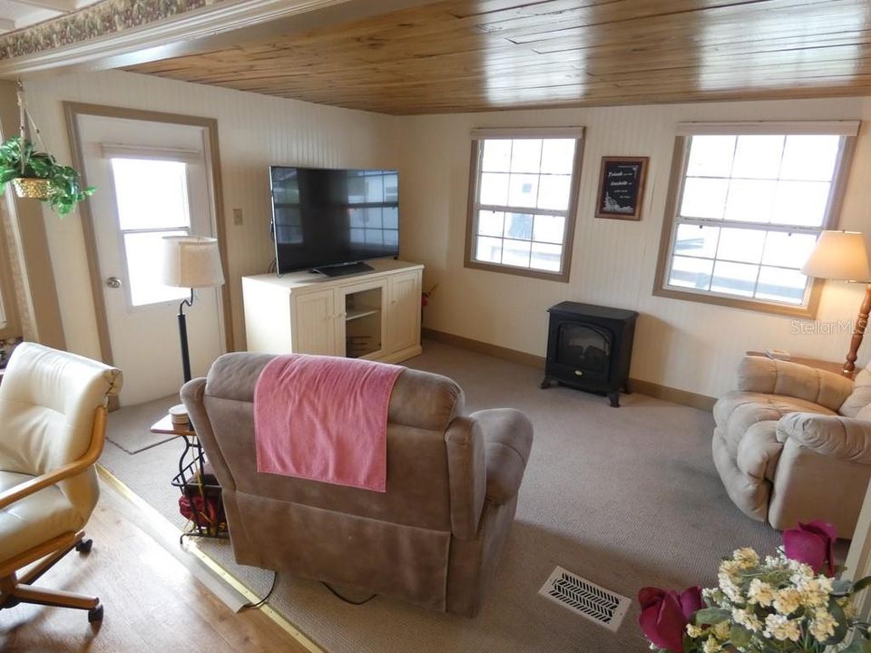 For Sale: $115,000 (2 beds, 2 baths, 792 Square Feet)