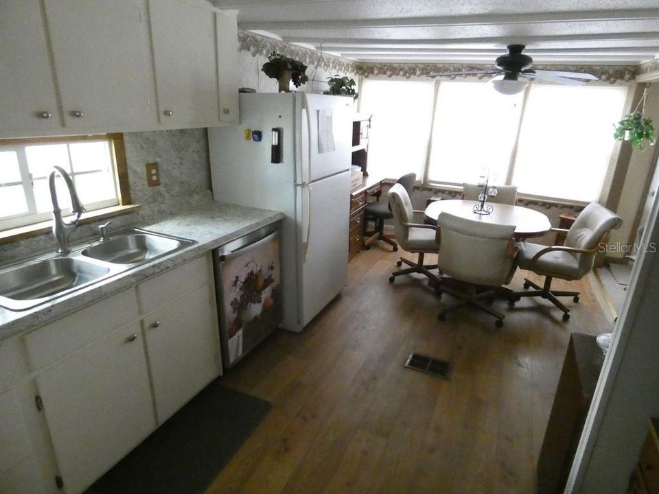 For Sale: $115,000 (2 beds, 2 baths, 792 Square Feet)