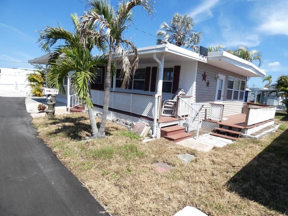 For Sale: $115,000 (2 beds, 2 baths, 792 Square Feet)