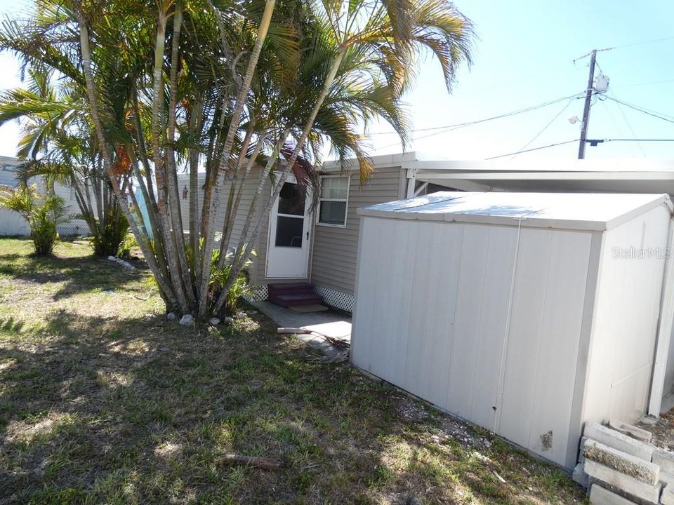 For Sale: $115,000 (2 beds, 2 baths, 792 Square Feet)