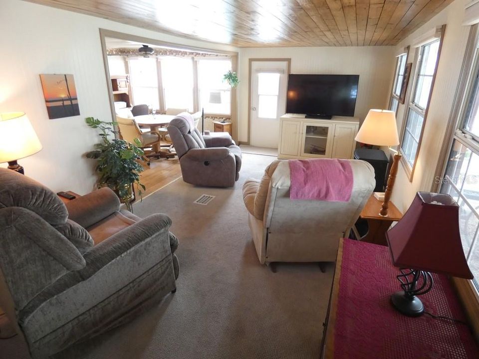 For Sale: $115,000 (2 beds, 2 baths, 792 Square Feet)