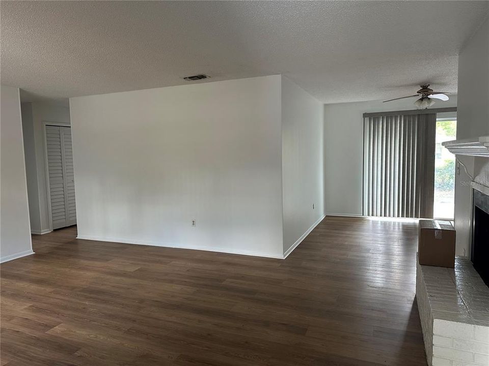 Activo con contrato: $229,900 (3 camas, 2 baños, 1330 Pies cuadrados)