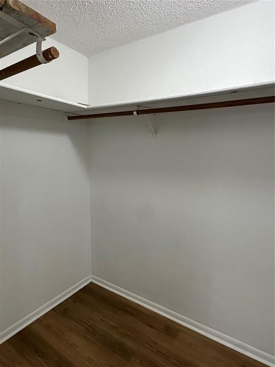Activo con contrato: $229,900 (3 camas, 2 baños, 1330 Pies cuadrados)