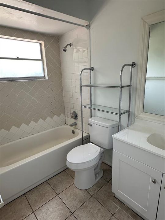 Activo con contrato: $229,900 (3 camas, 2 baños, 1330 Pies cuadrados)