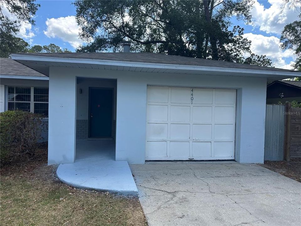 Activo con contrato: $229,900 (3 camas, 2 baños, 1330 Pies cuadrados)