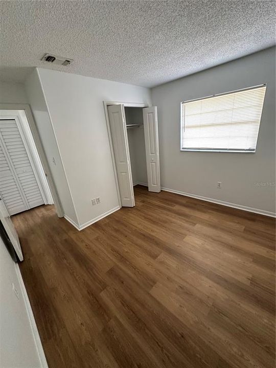 Activo con contrato: $229,900 (3 camas, 2 baños, 1330 Pies cuadrados)