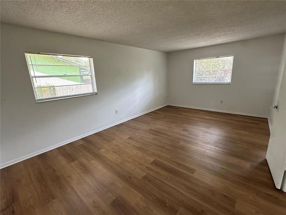 Activo con contrato: $229,900 (3 camas, 2 baños, 1330 Pies cuadrados)