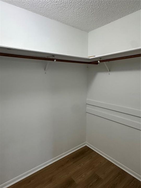 Activo con contrato: $229,900 (3 camas, 2 baños, 1330 Pies cuadrados)