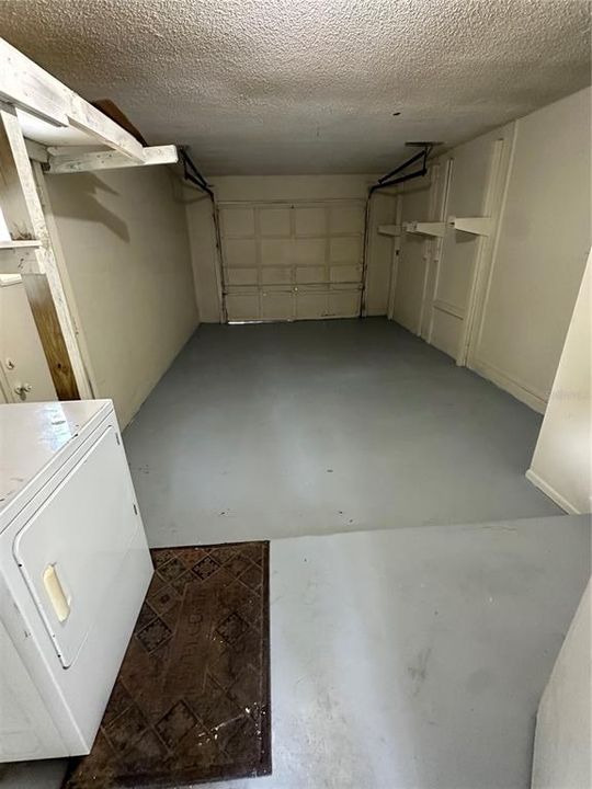Activo con contrato: $229,900 (3 camas, 2 baños, 1330 Pies cuadrados)