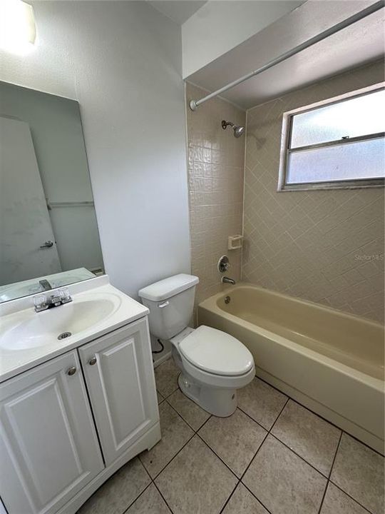 Activo con contrato: $229,900 (3 camas, 2 baños, 1330 Pies cuadrados)