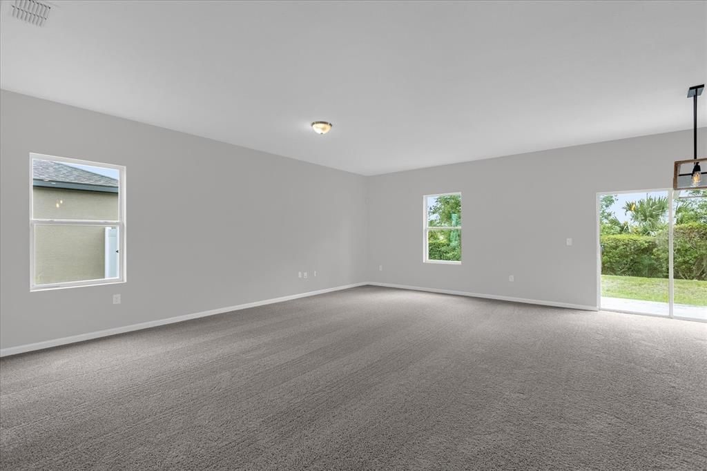 Activo con contrato: $330,000 (4 camas, 2 baños, 1929 Pies cuadrados)