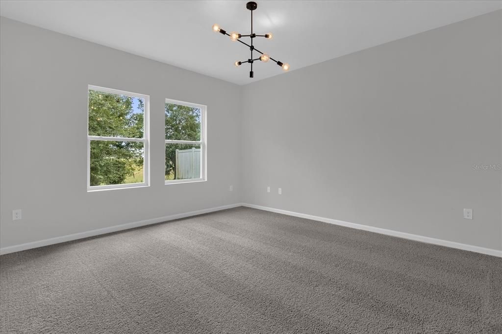 Activo con contrato: $330,000 (4 camas, 2 baños, 1929 Pies cuadrados)