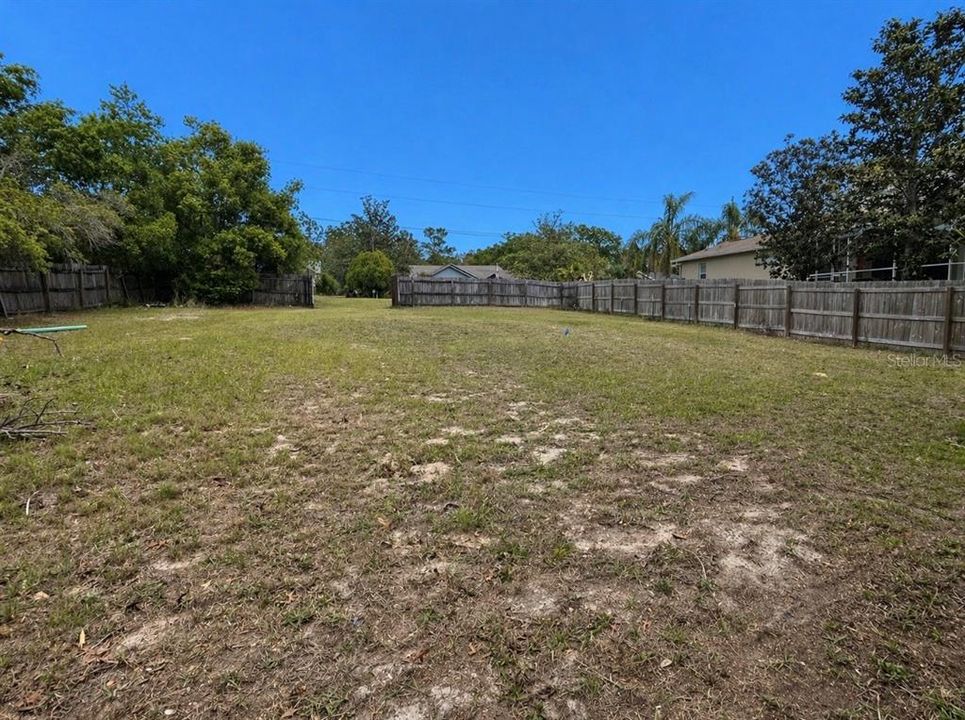 Activo con contrato: $72,000 (0.28 acres)