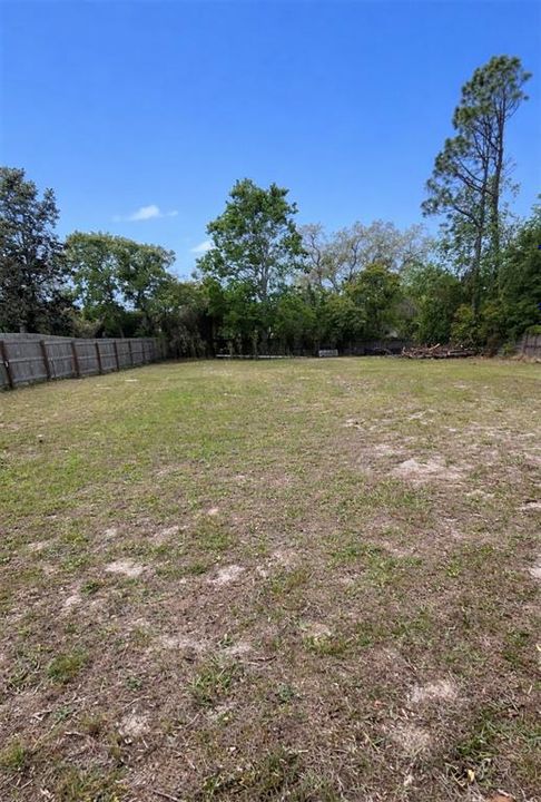 Activo con contrato: $72,000 (0.28 acres)
