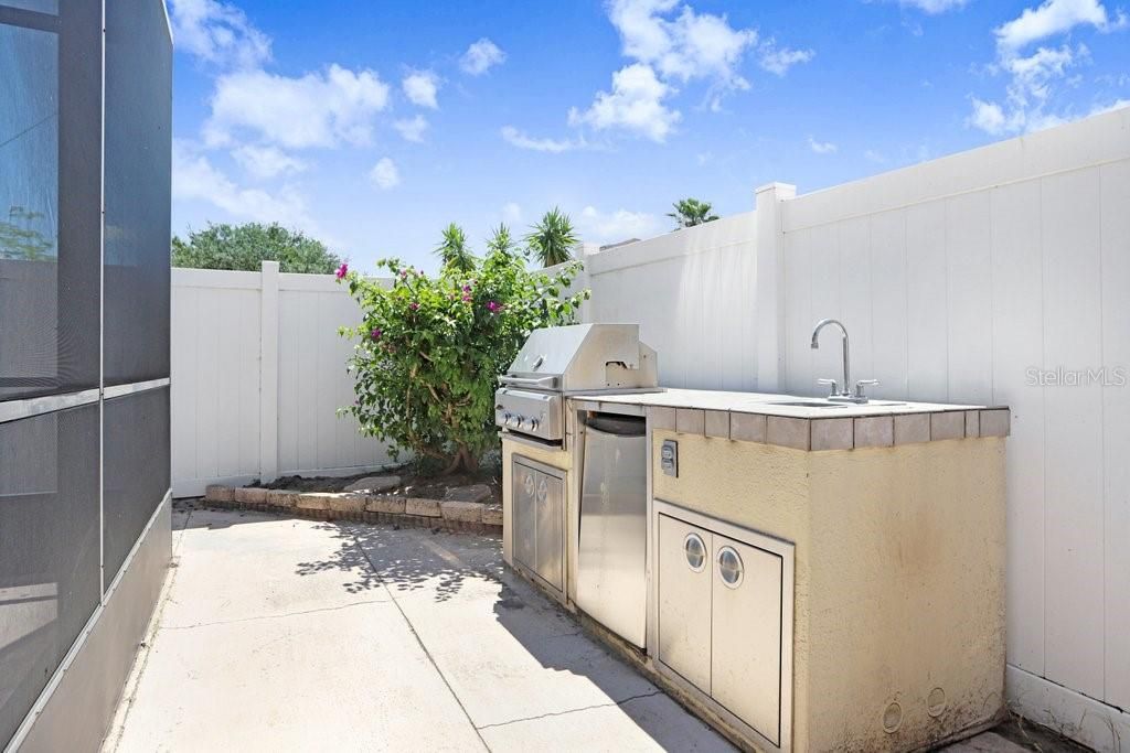 Activo con contrato: $525,000 (4 camas, 3 baños, 3563 Pies cuadrados)