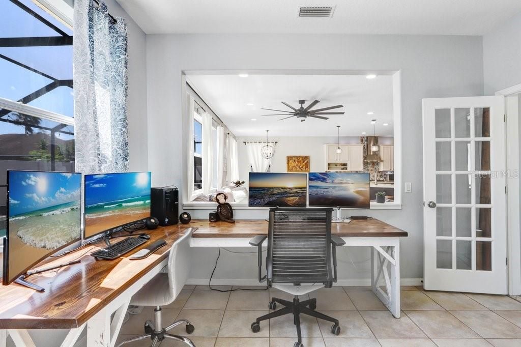 Activo con contrato: $525,000 (4 camas, 3 baños, 3563 Pies cuadrados)