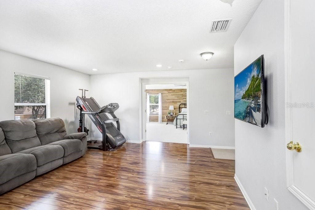Activo con contrato: $525,000 (4 camas, 3 baños, 3563 Pies cuadrados)
