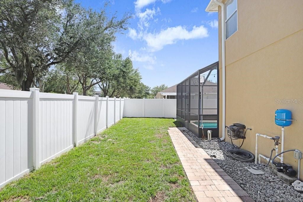 Activo con contrato: $525,000 (4 camas, 3 baños, 3563 Pies cuadrados)