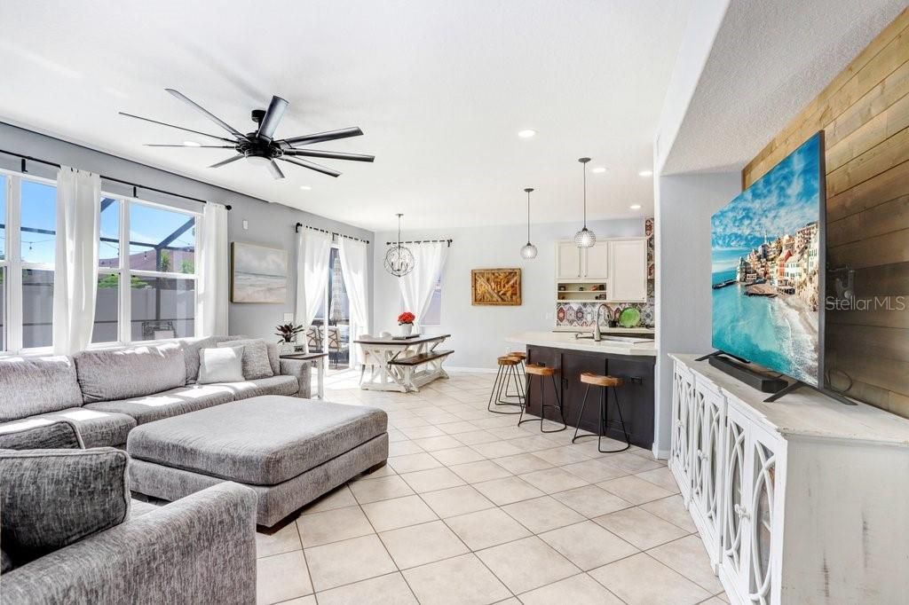 Activo con contrato: $525,000 (4 camas, 3 baños, 3563 Pies cuadrados)