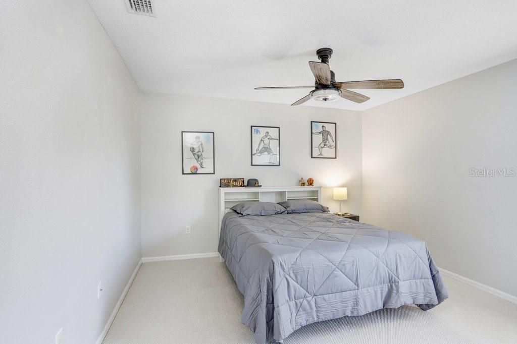 Activo con contrato: $525,000 (4 camas, 3 baños, 3563 Pies cuadrados)