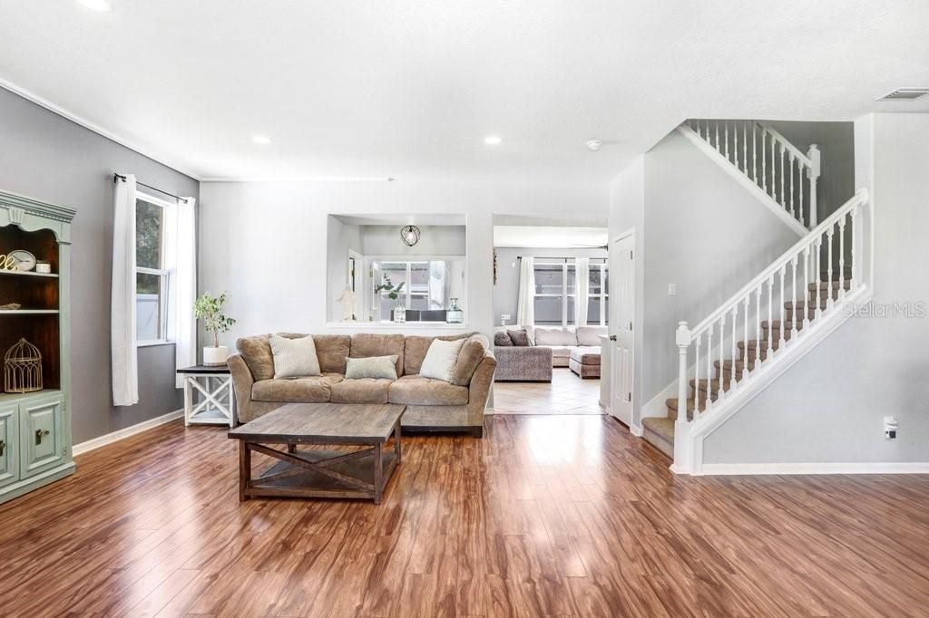 Activo con contrato: $525,000 (4 camas, 3 baños, 3563 Pies cuadrados)